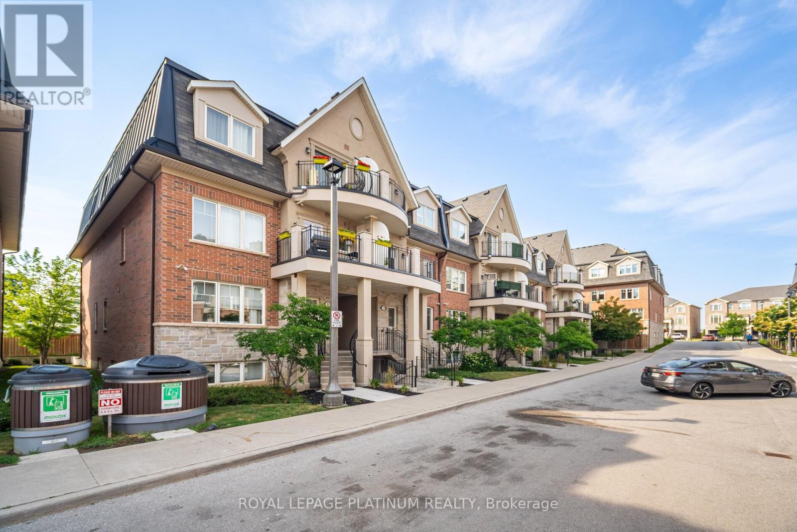 9-01 - 2420 Baronwood Drive, Oakville, Ontario  L6M 0X6 - Photo 3 - W12412005