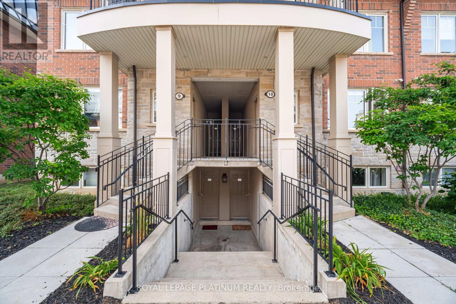 9-01 - 2420 Baronwood Drive, Oakville, Ontario  L6M 0X6 - Photo 4 - W12412005