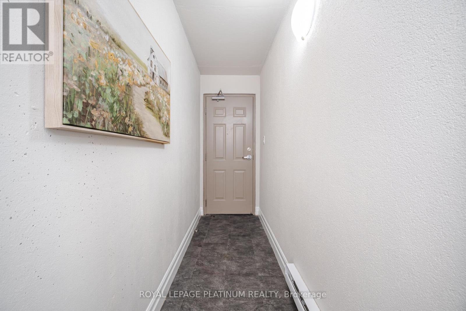 9-01 - 2420 Baronwood Drive, Oakville, Ontario  L6M 0X6 - Photo 5 - W12412005