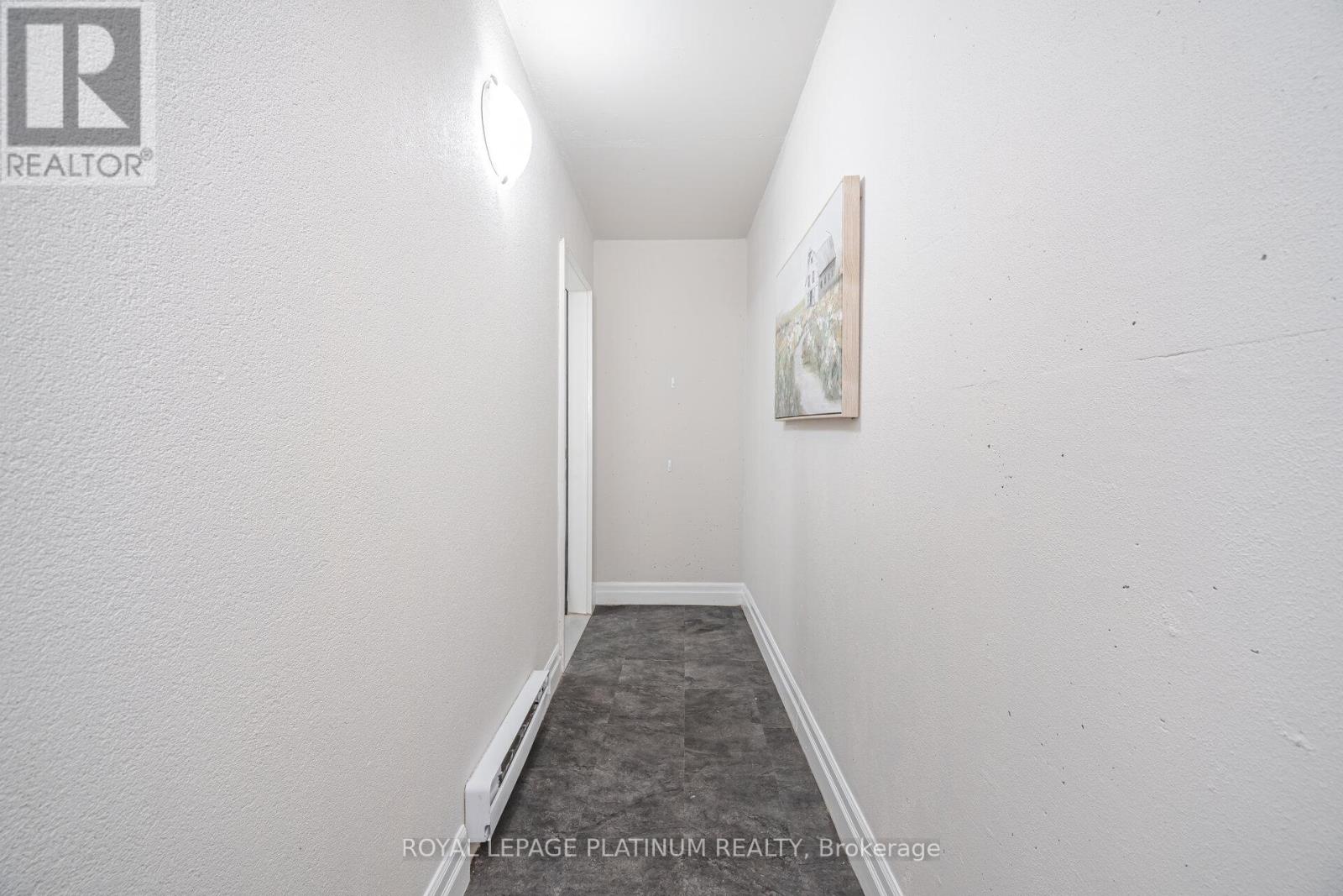 9-01 - 2420 Baronwood Drive, Oakville, Ontario  L6M 0X6 - Photo 6 - W12412005