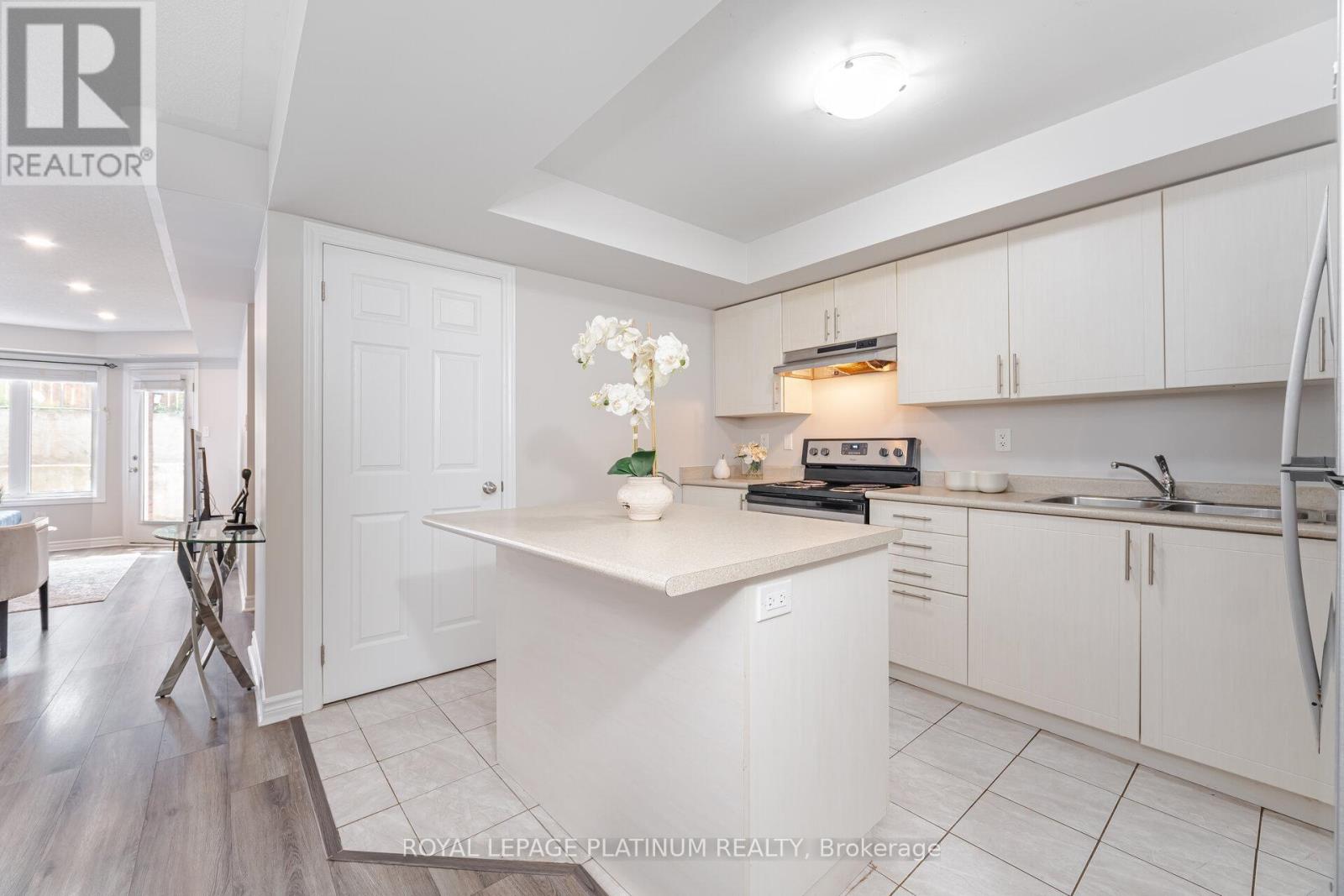 9-01 - 2420 Baronwood Drive, Oakville, Ontario  L6M 0X6 - Photo 7 - W12412005