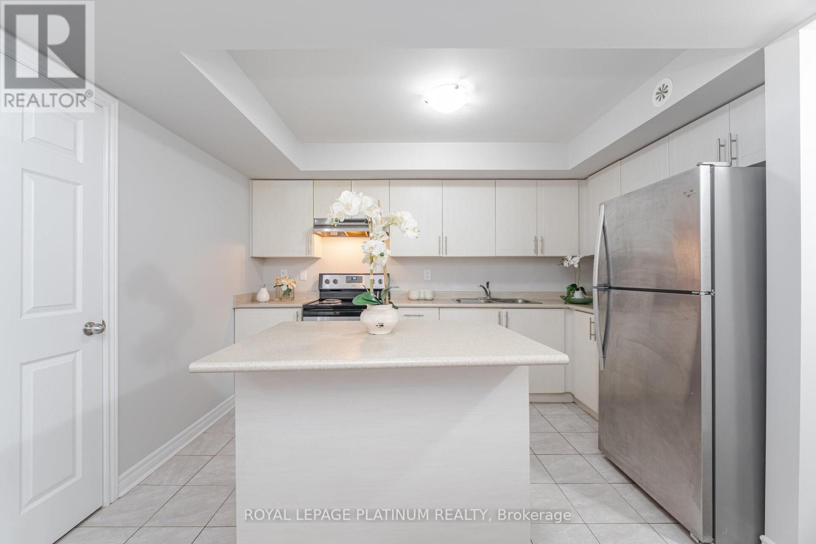 9-01 - 2420 Baronwood Drive, Oakville, Ontario  L6M 0X6 - Photo 8 - W12412005