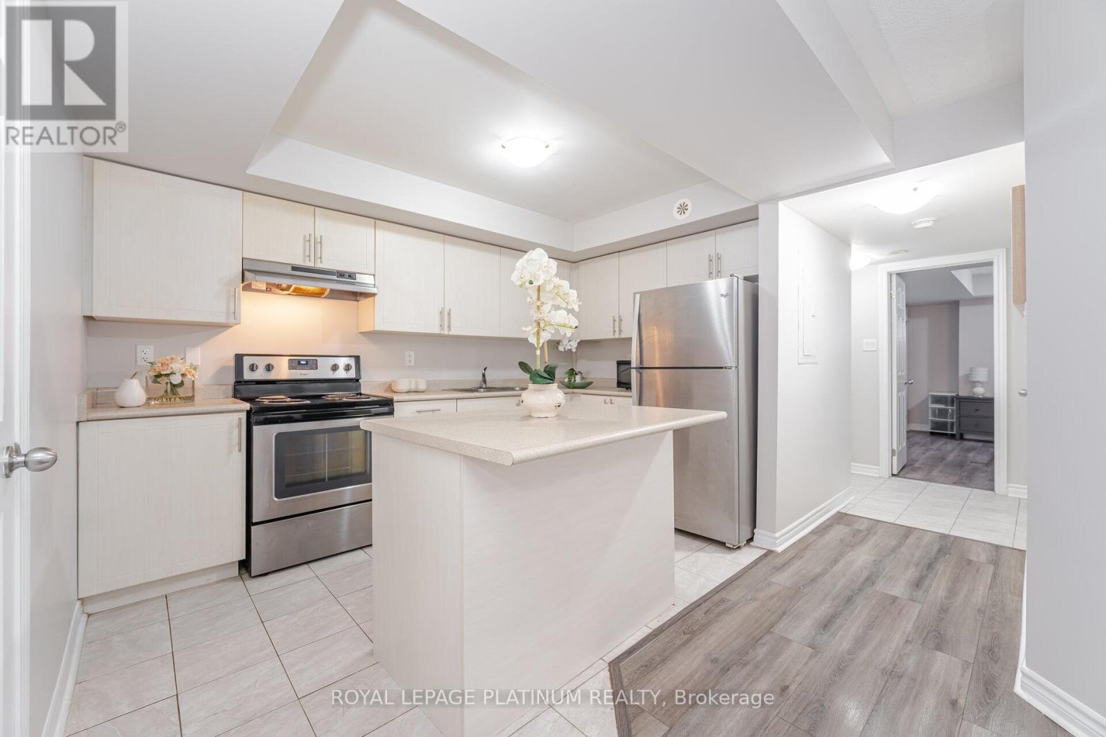 9-01 - 2420 Baronwood Drive, Oakville, Ontario  L6M 0X6 - Photo 9 - W12412005