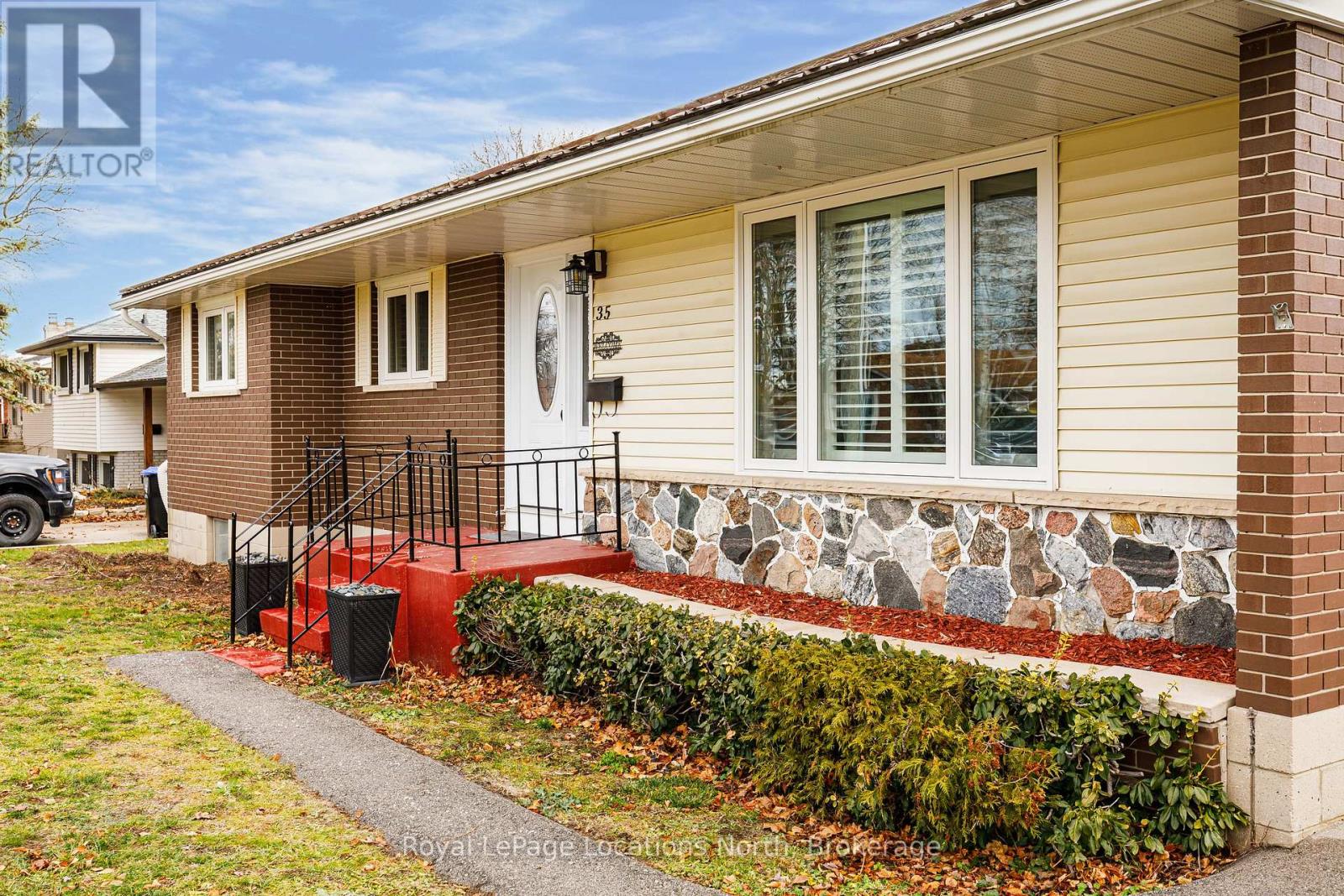 35 Walnut Street, Collingwood, Ontario L9Y 3C3 - Photo 3 - S12575196