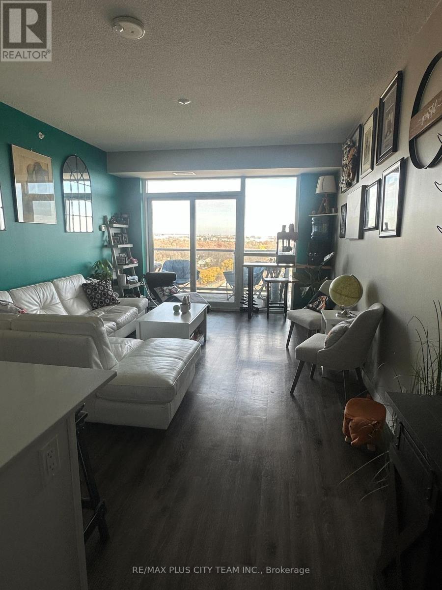 1302 - 2093 Fairview Street S, Burlington, Ontario  L7R 0E6 - Photo 2 - W12575024