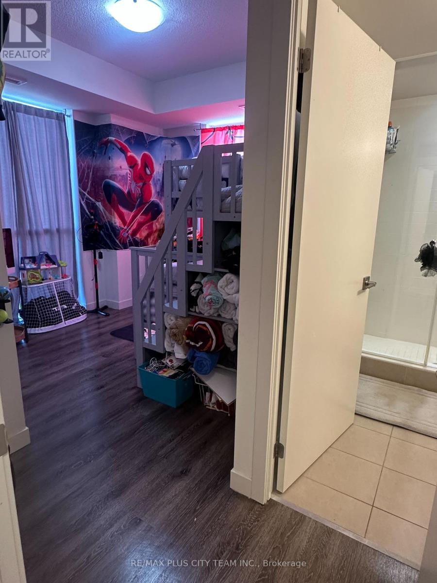 1302 - 2093 Fairview Street S, Burlington, Ontario  L7R 0E6 - Photo 5 - W12575024