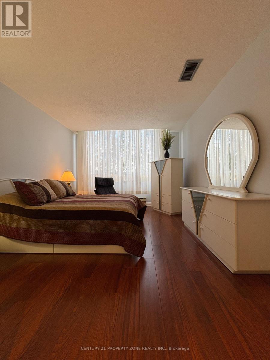 101 - 330 Mill Street S, Brampton, Ontario  L6Y 3V3 - Photo 7 - W12575084