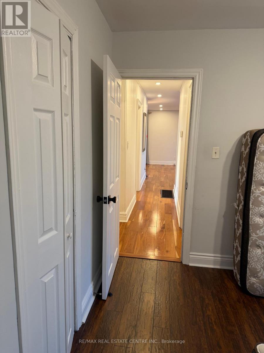 1462 Sixth Line, Oakville, Ontario  L6H 1X7 - Photo 4 - W12575094