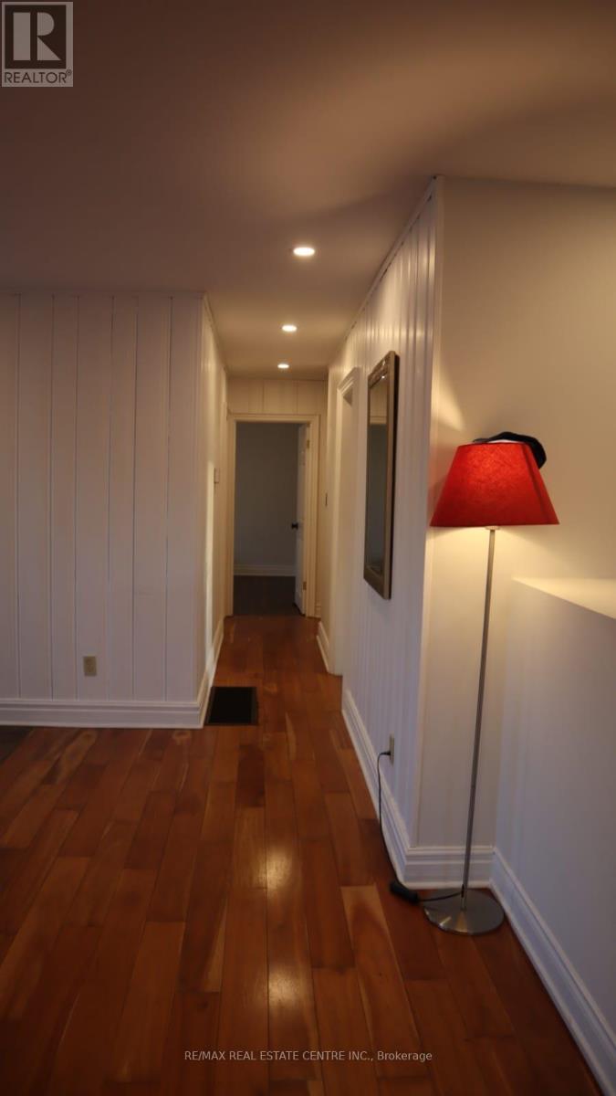 1462 Sixth Line, Oakville, Ontario  L6H 1X7 - Photo 5 - W12575094