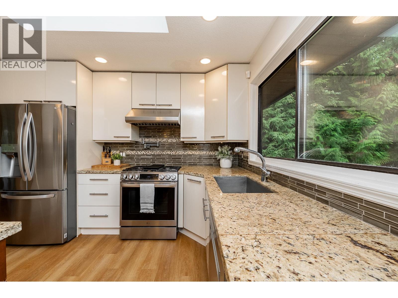 2988 Fleet Street, Coquitlam, British Columbia  V3C 3R8 - Photo 10 - R3061534