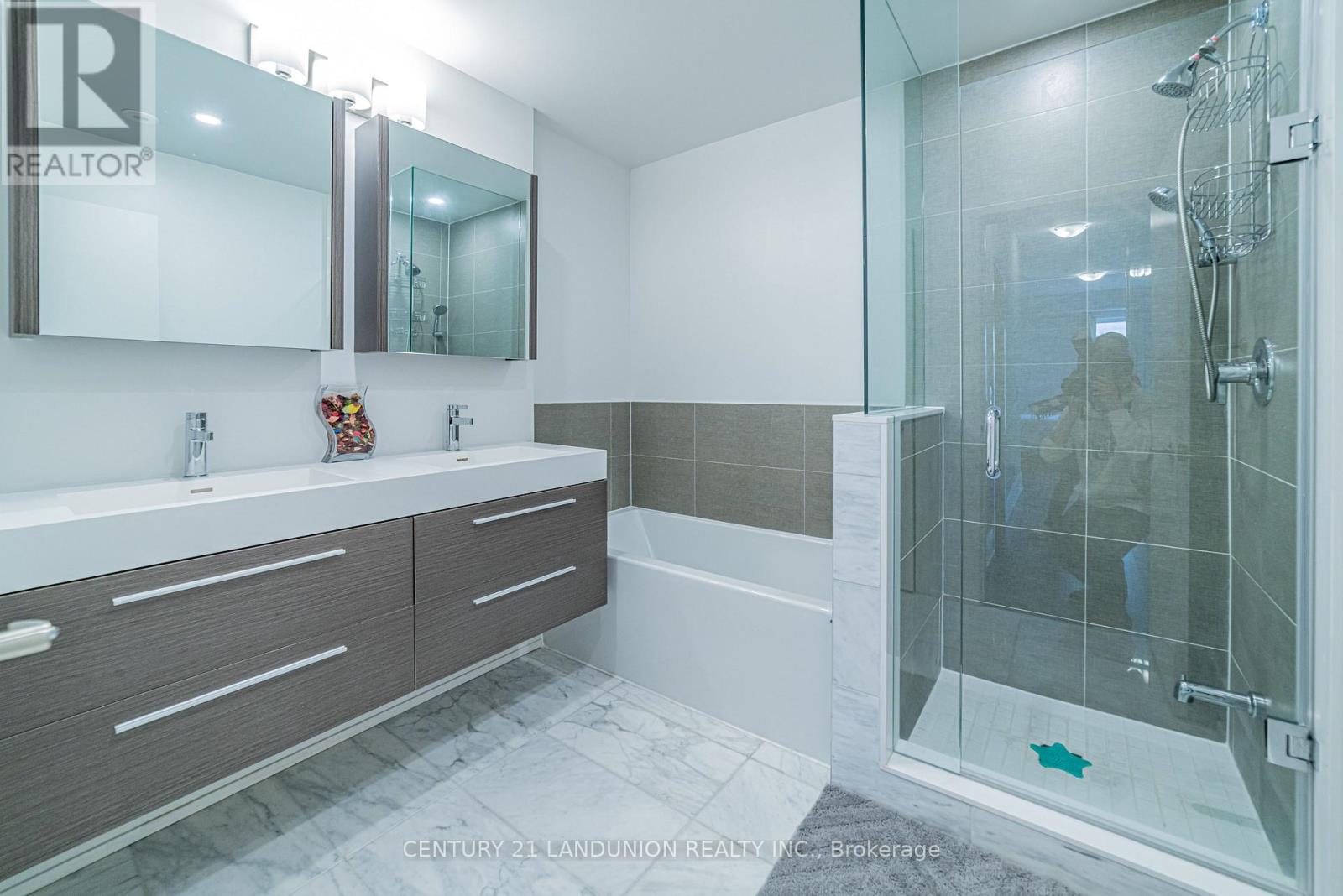 14 - 270 Davenport Road, Toronto, Ontario  M5R 1J8 - Photo 9 - C12575216