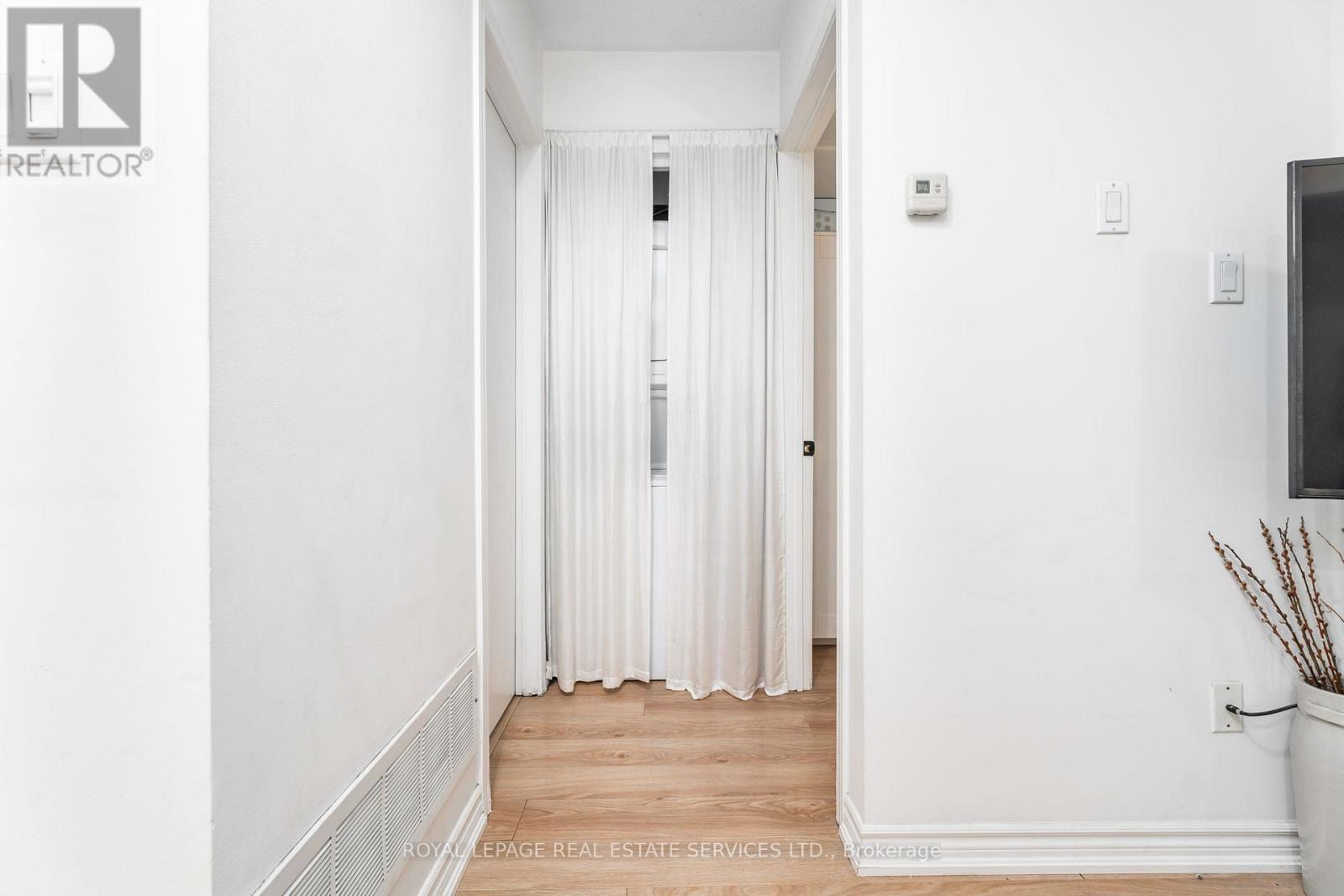 32 - 11 Niagara Street W, Toronto, Ontario  M5V 3N9 - Photo 19 - C12575310