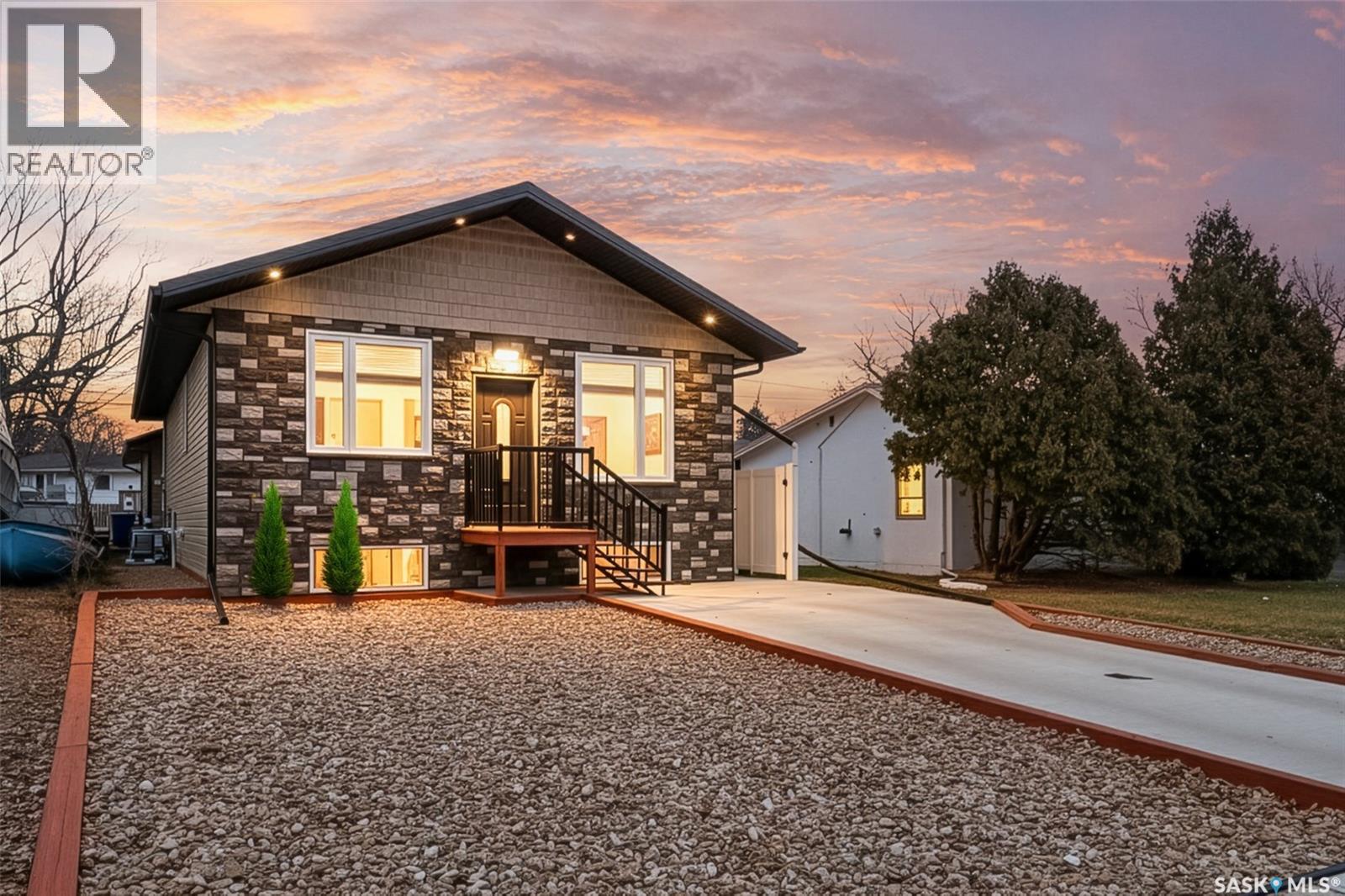 1148 Hochelaga STREET W, Moose Jaw, Saskatchewan