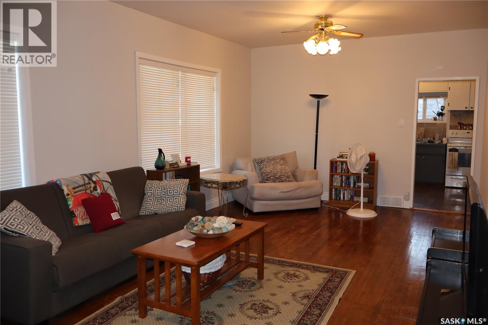 203 5th Avenue W, Assiniboia, Saskatchewan  S0H 0B0 - Photo 6 - SK024630