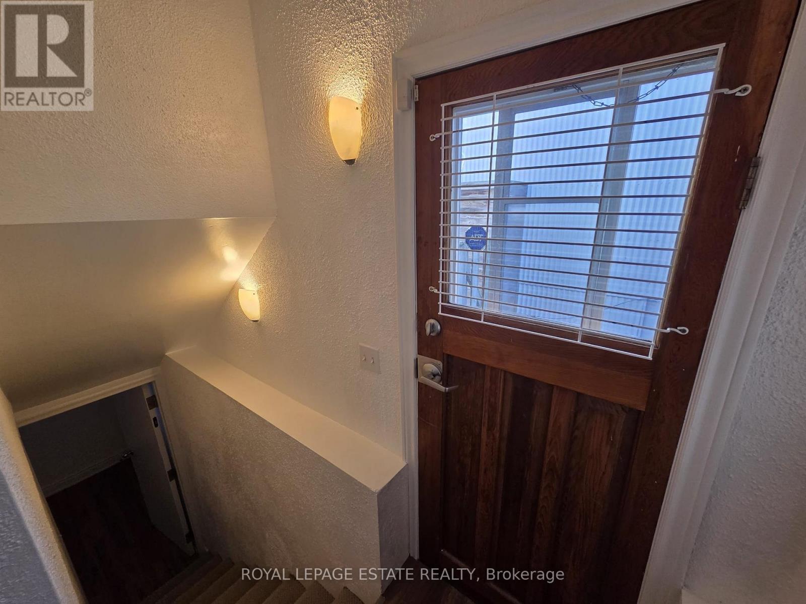 Lower - 19 Orley Avenue, Toronto, Ontario  M4C 2B8 - Photo 2 - E12575122