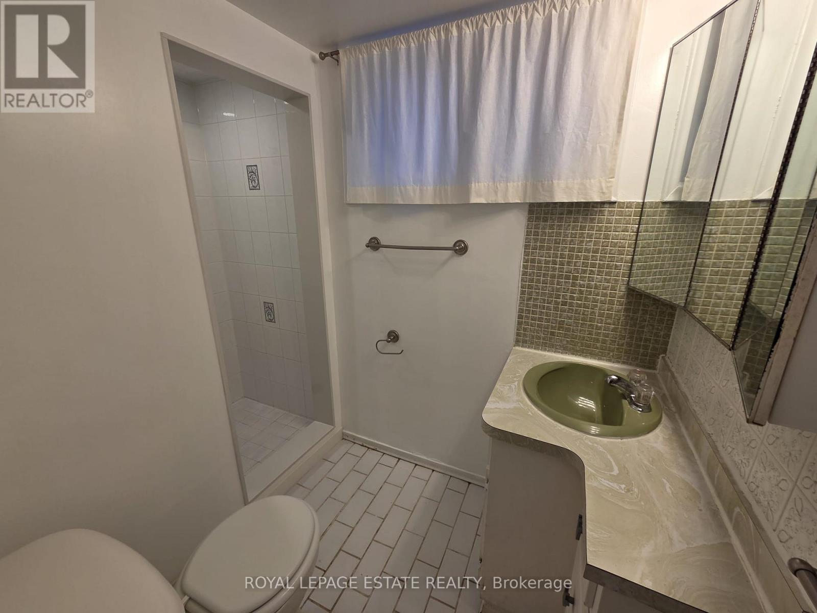 Lower - 19 Orley Avenue, Toronto, Ontario  M4C 2B8 - Photo 6 - E12575122