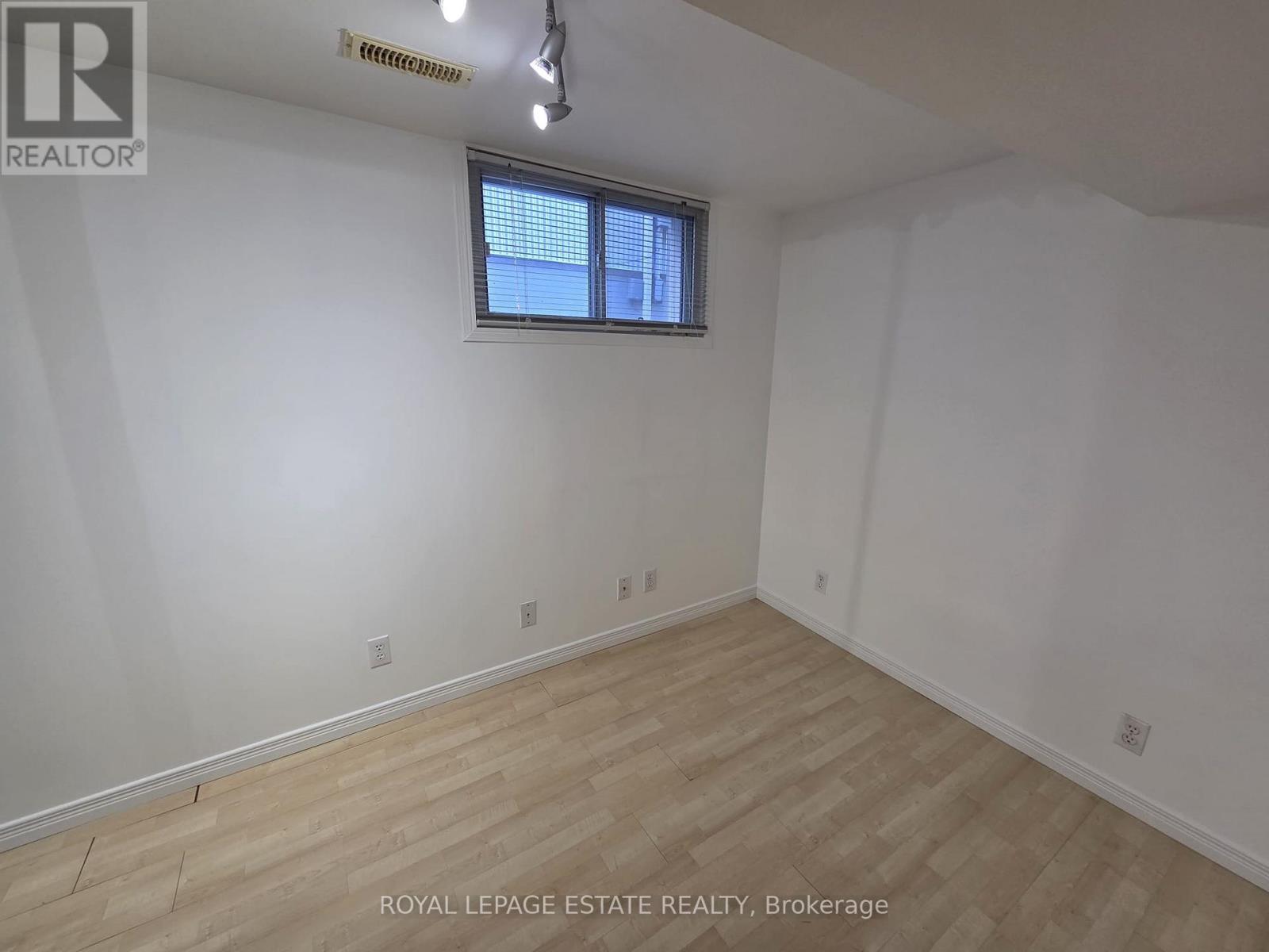 Lower - 19 Orley Avenue, Toronto, Ontario  M4C 2B8 - Photo 7 - E12575122