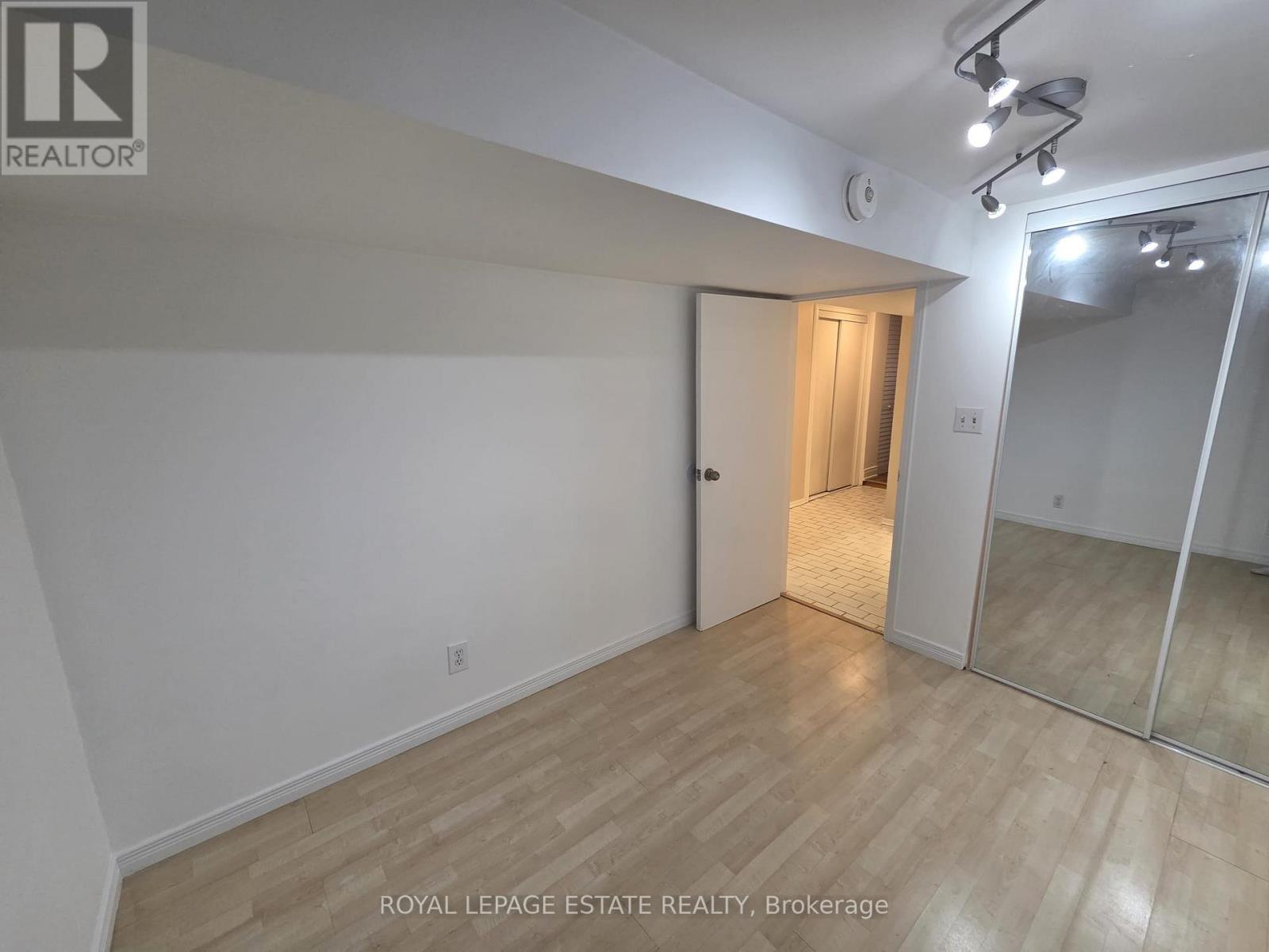 Lower - 19 Orley Avenue, Toronto, Ontario  M4C 2B8 - Photo 9 - E12575122