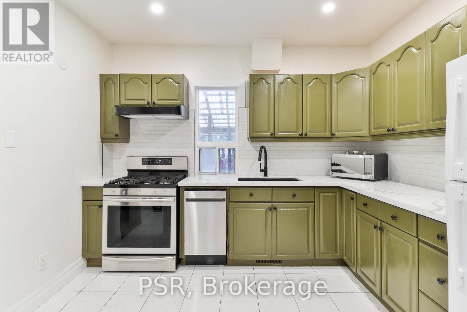 212 Coxwell Avenue, Toronto, Ontario  M4L 3B2 - Photo 11 - E12575250