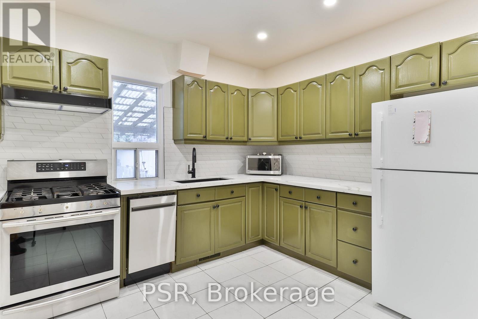 212 Coxwell Avenue, Toronto, Ontario  M4L 3B2 - Photo 12 - E12575250