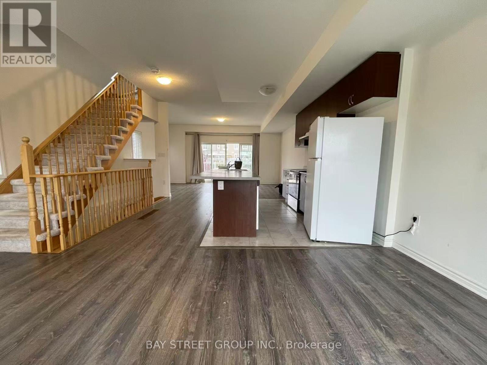 53 Shelburne Avenue, Wasaga Beach, Ontario L9Z 0J4 - Photo 13 - S12484477