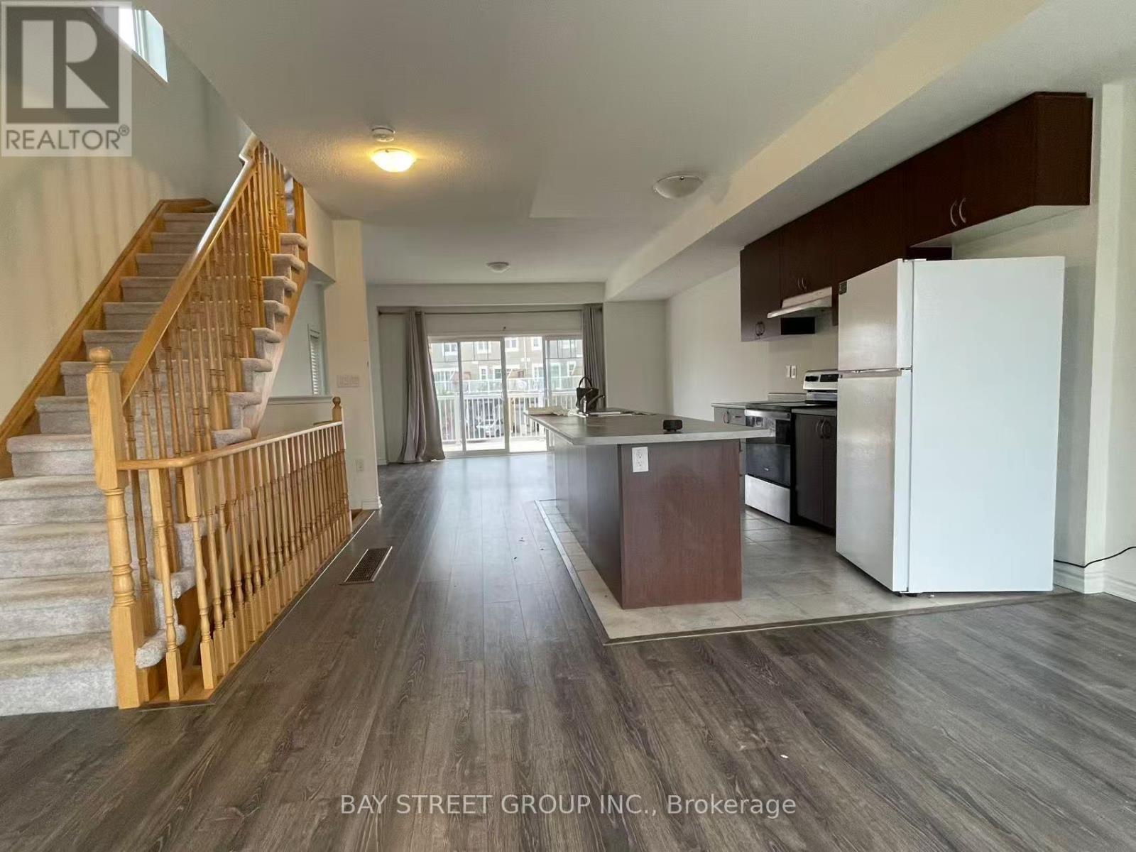 53 Shelburne Avenue, Wasaga Beach, Ontario L9Z 0J4 - Photo 14 - S12484477