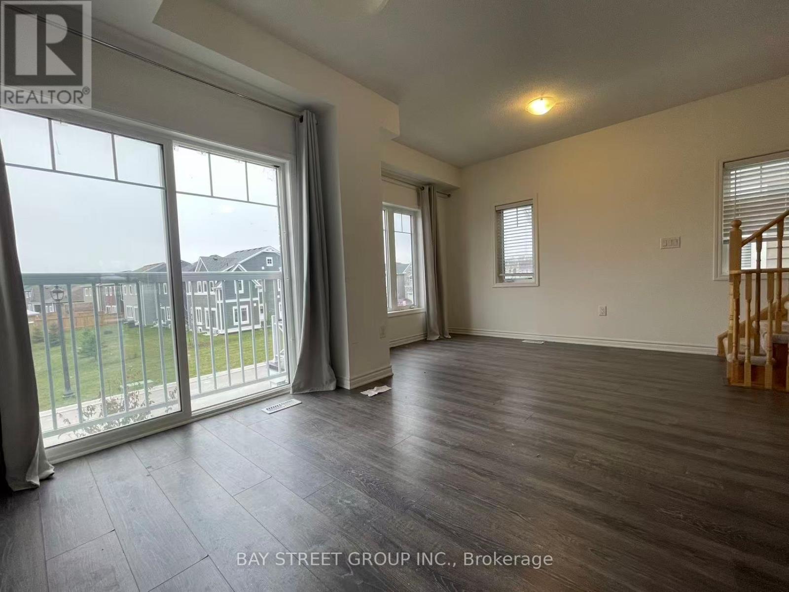 53 Shelburne Avenue, Wasaga Beach, Ontario L9Z 0J4 - Photo 10 - S12484477