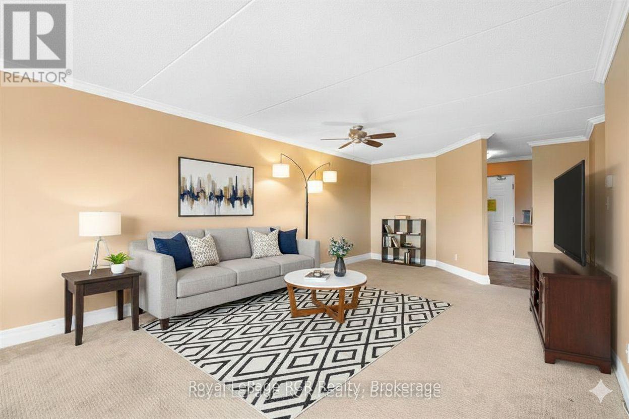 606 - 536 11th Avenue, Hanover, Ontario  N4N 2S4 - Photo 6 - X12283074