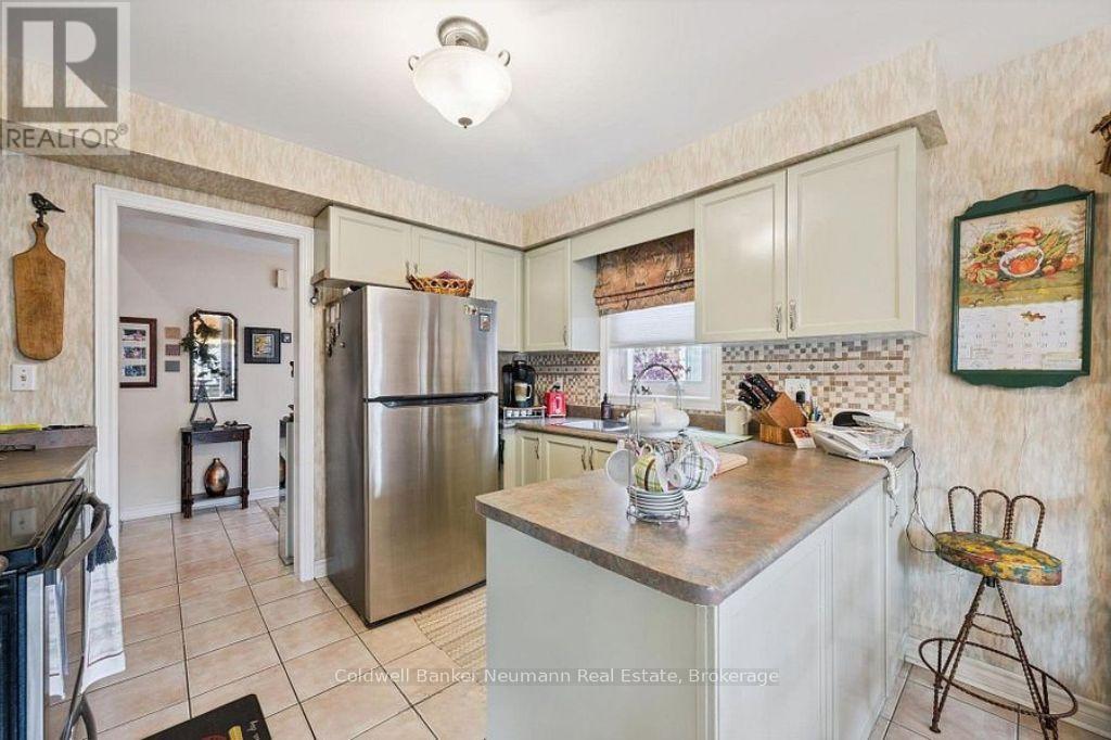 13 Pressed Brick Drive, Brampton, Ontario  L6V 4K8 - Photo 6 - W12573056