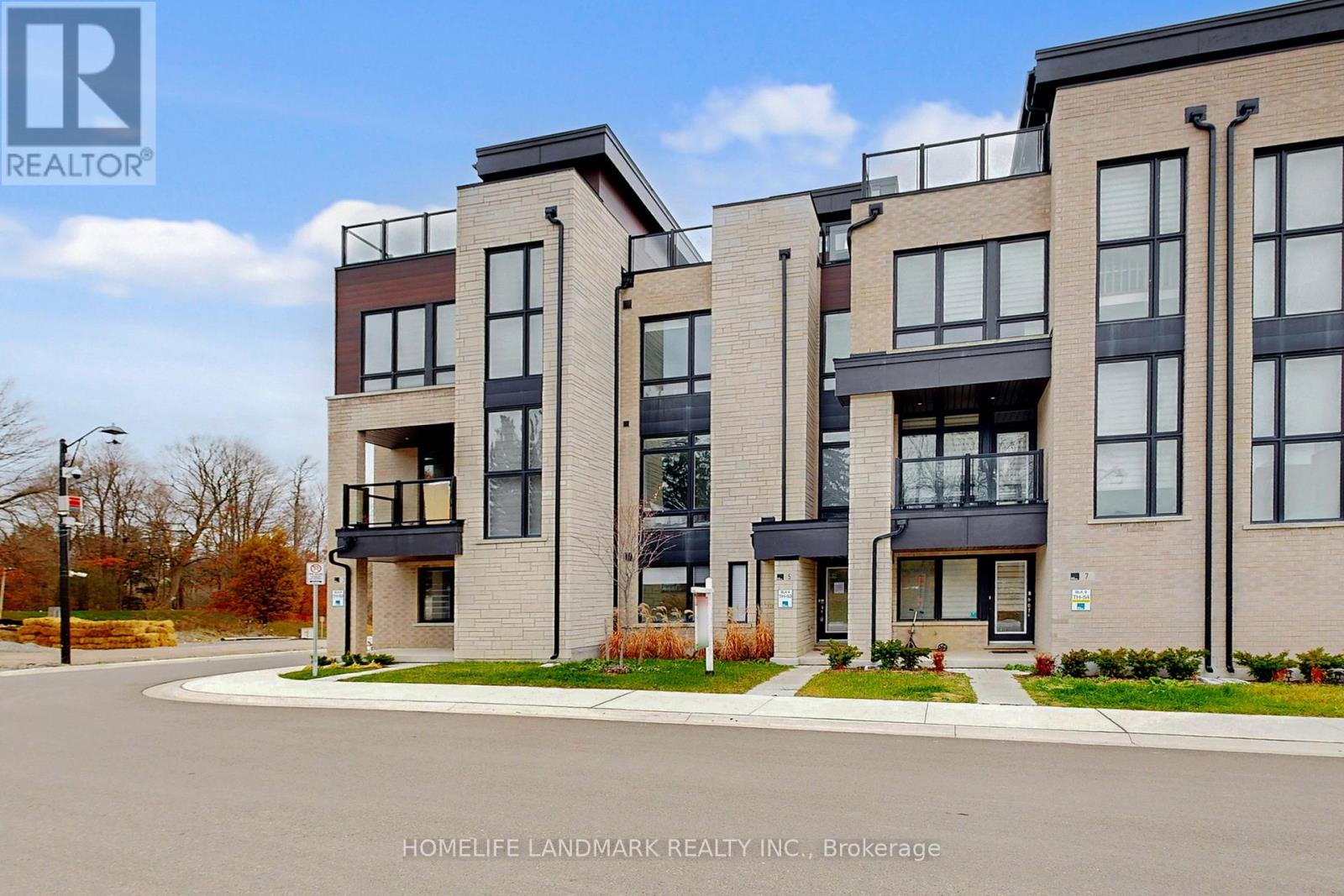 5 Ingersoll Lane, Richmond Hill, Ontario  L4E 1G9 - Photo 2 - N12575194