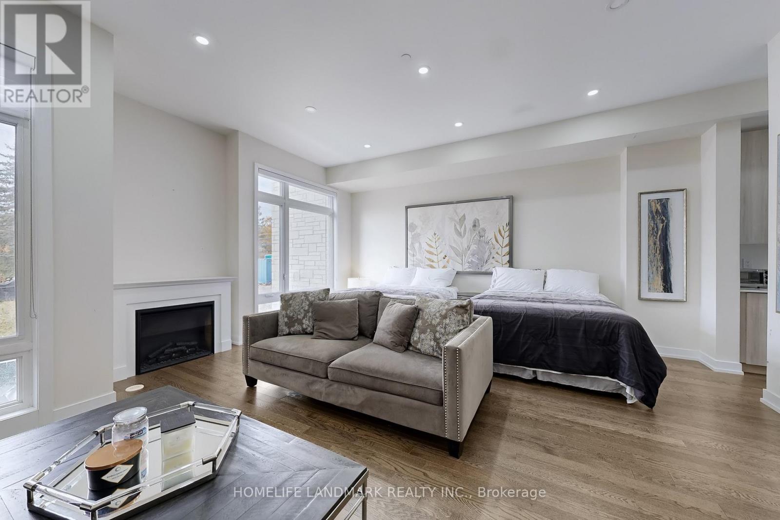 5 Ingersoll Lane, Richmond Hill, Ontario  L4E 1G9 - Photo 3 - N12575194