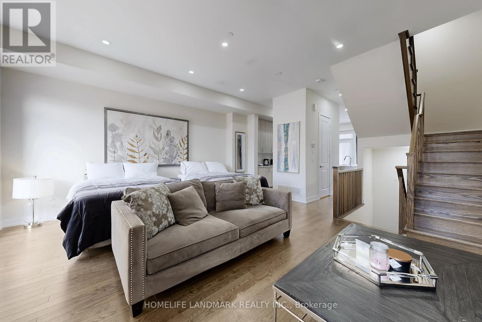 5 Ingersoll Lane, Richmond Hill, Ontario  L4E 1G9 - Photo 4 - N12575194