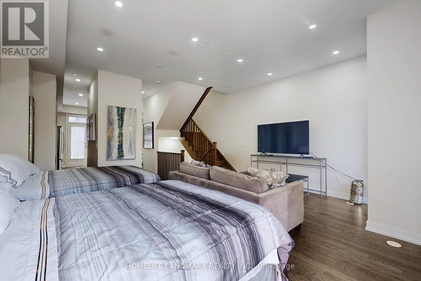 5 Ingersoll Lane, Richmond Hill, Ontario  L4E 1G9 - Photo 8 - N12575194