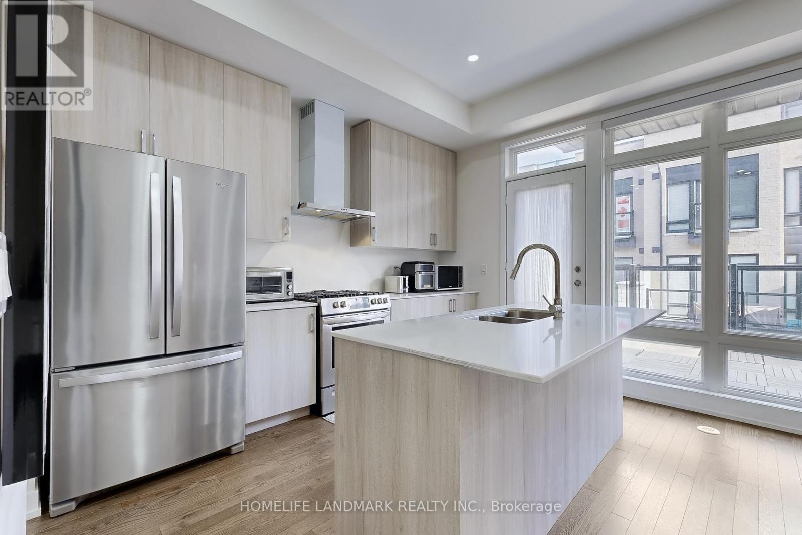 5 Ingersoll Lane, Richmond Hill, Ontario  L4E 1G9 - Photo 9 - N12575194