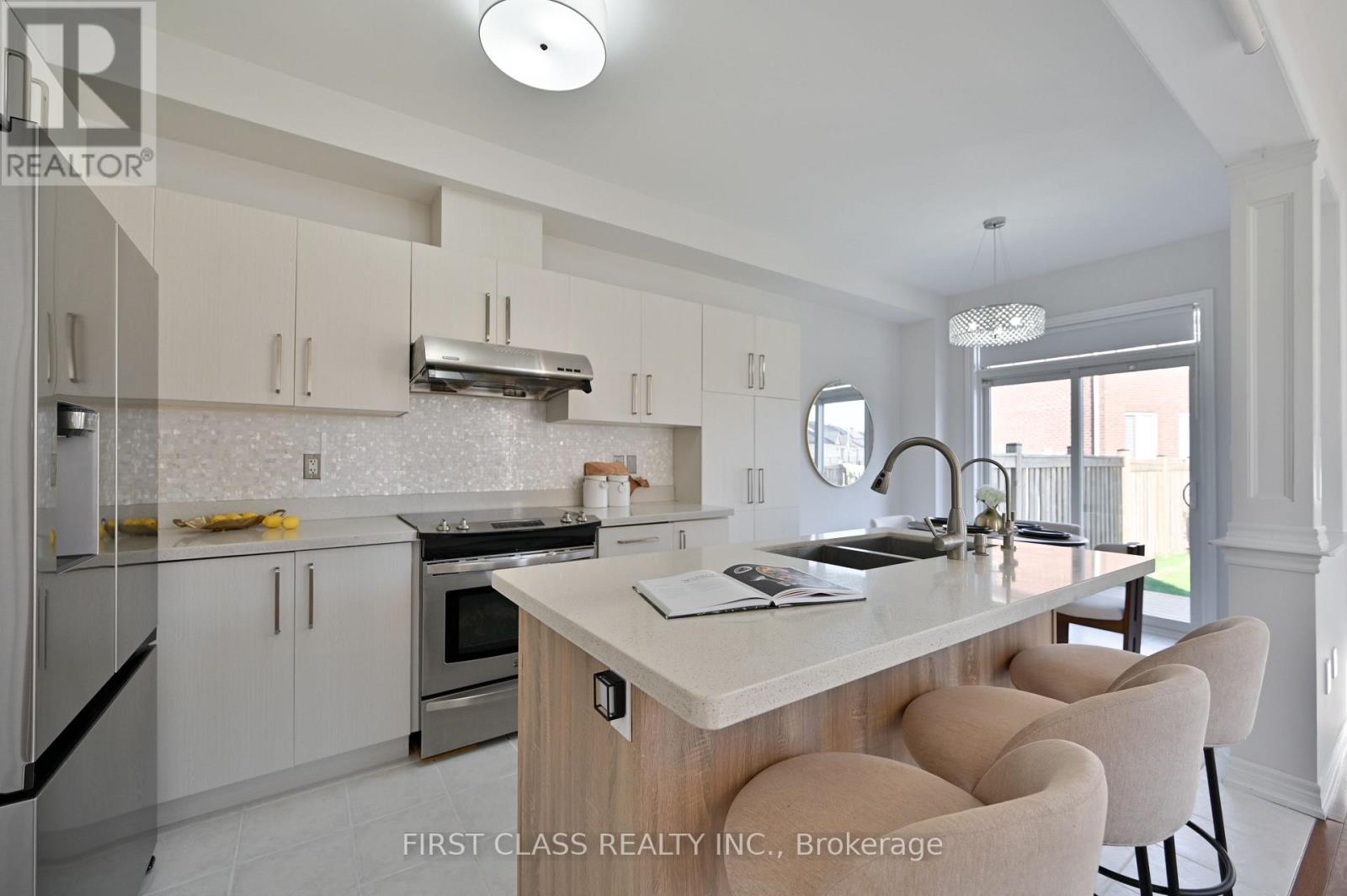 12 Princess Diana Drive, Markham, Ontario  L6C 0G7 - Photo 10 - N12575212