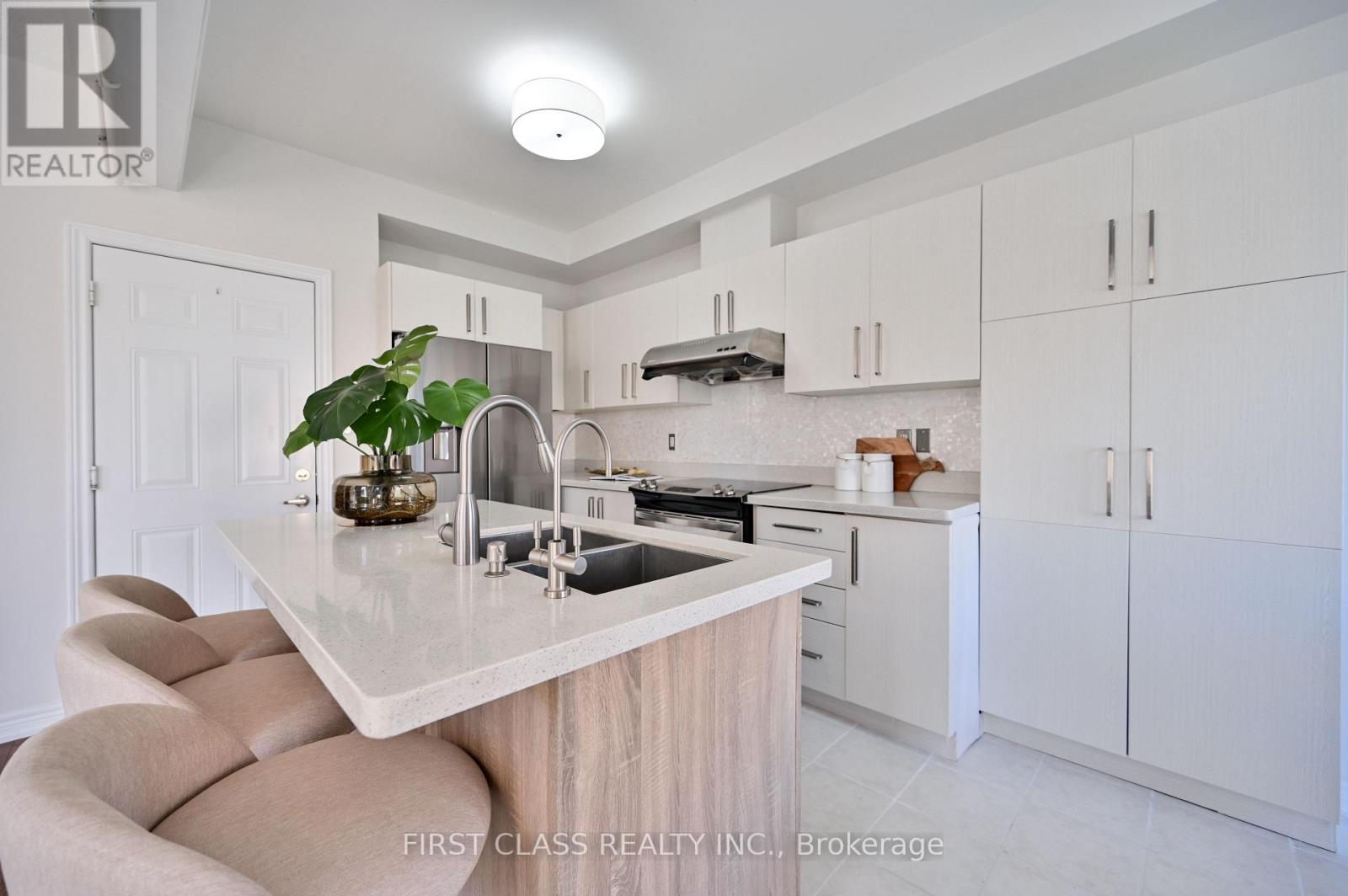 12 Princess Diana Drive, Markham, Ontario  L6C 0G7 - Photo 11 - N12575212