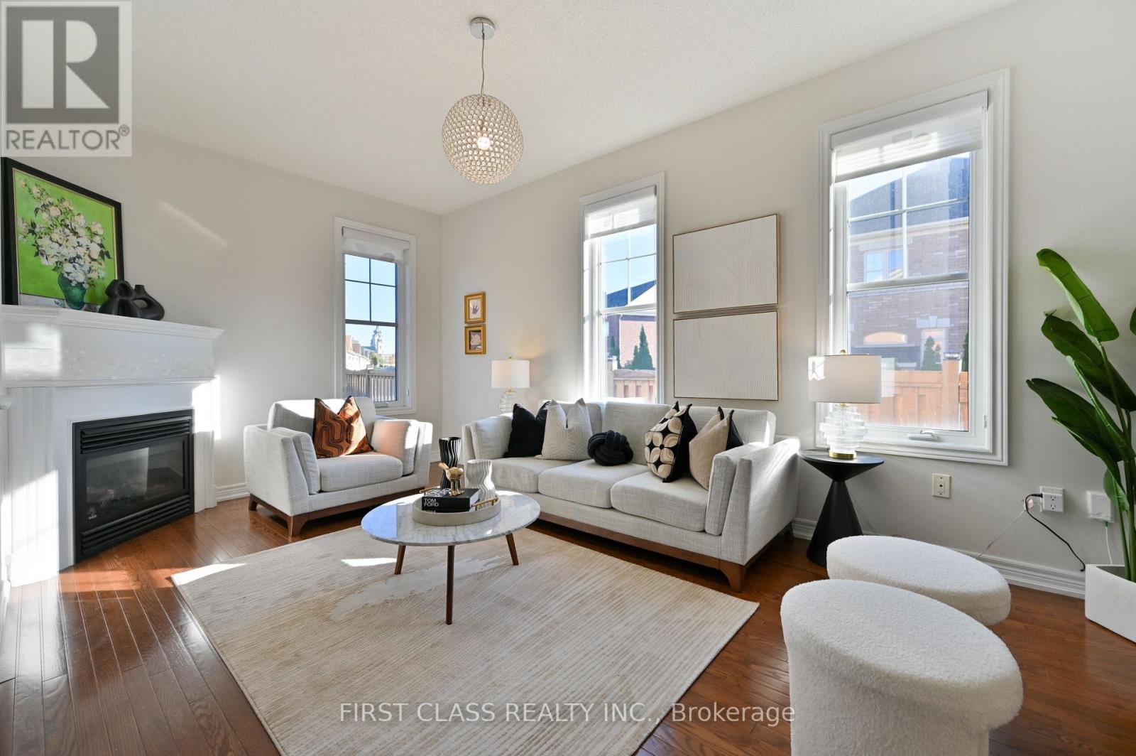 12 Princess Diana Drive, Markham, Ontario  L6C 0G7 - Photo 5 - N12575212