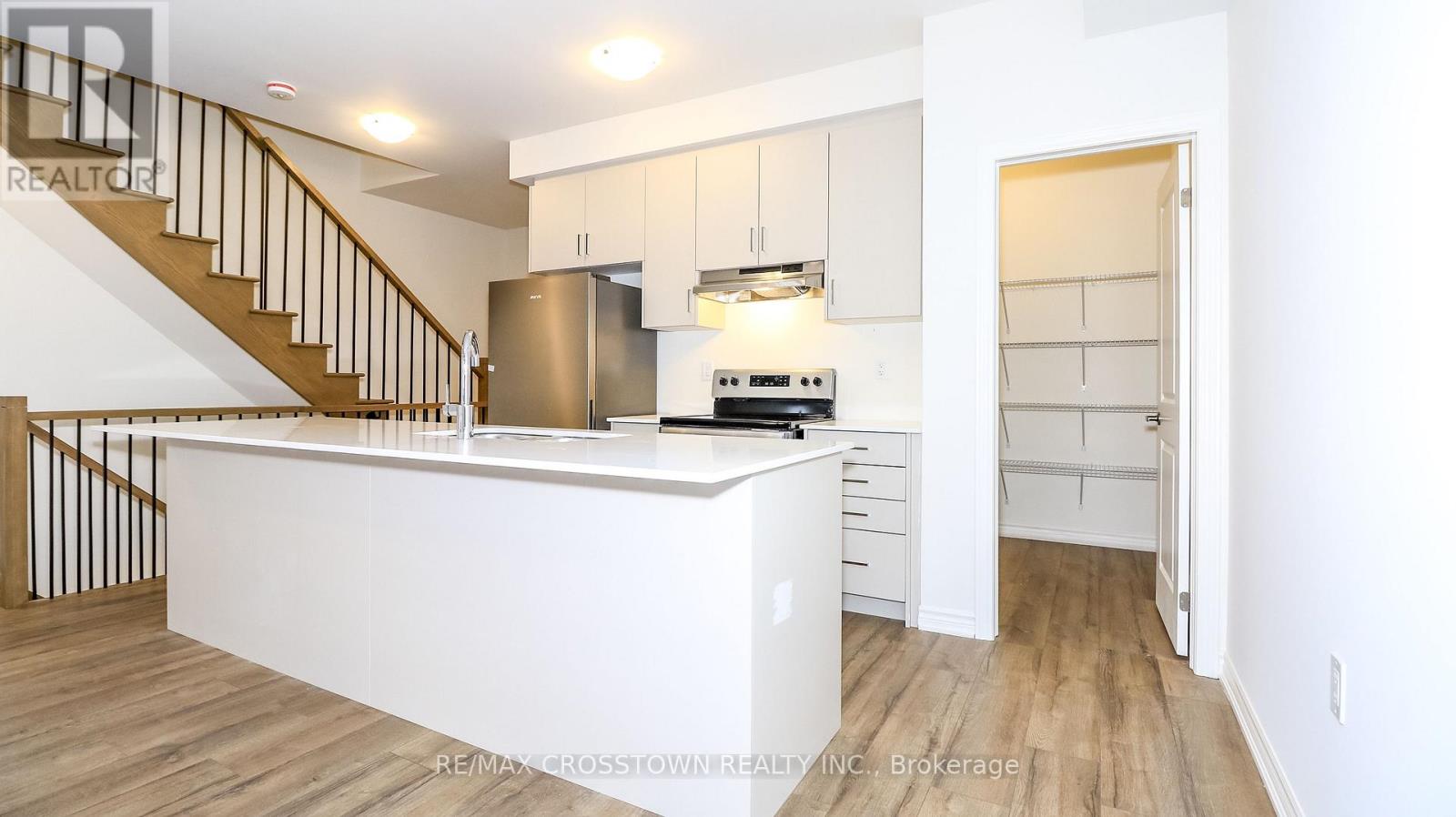 Unit 21 - 2023 Matteer Court, Innisfil, Ontario  L9S 4T9 - Photo 10 - N12575224