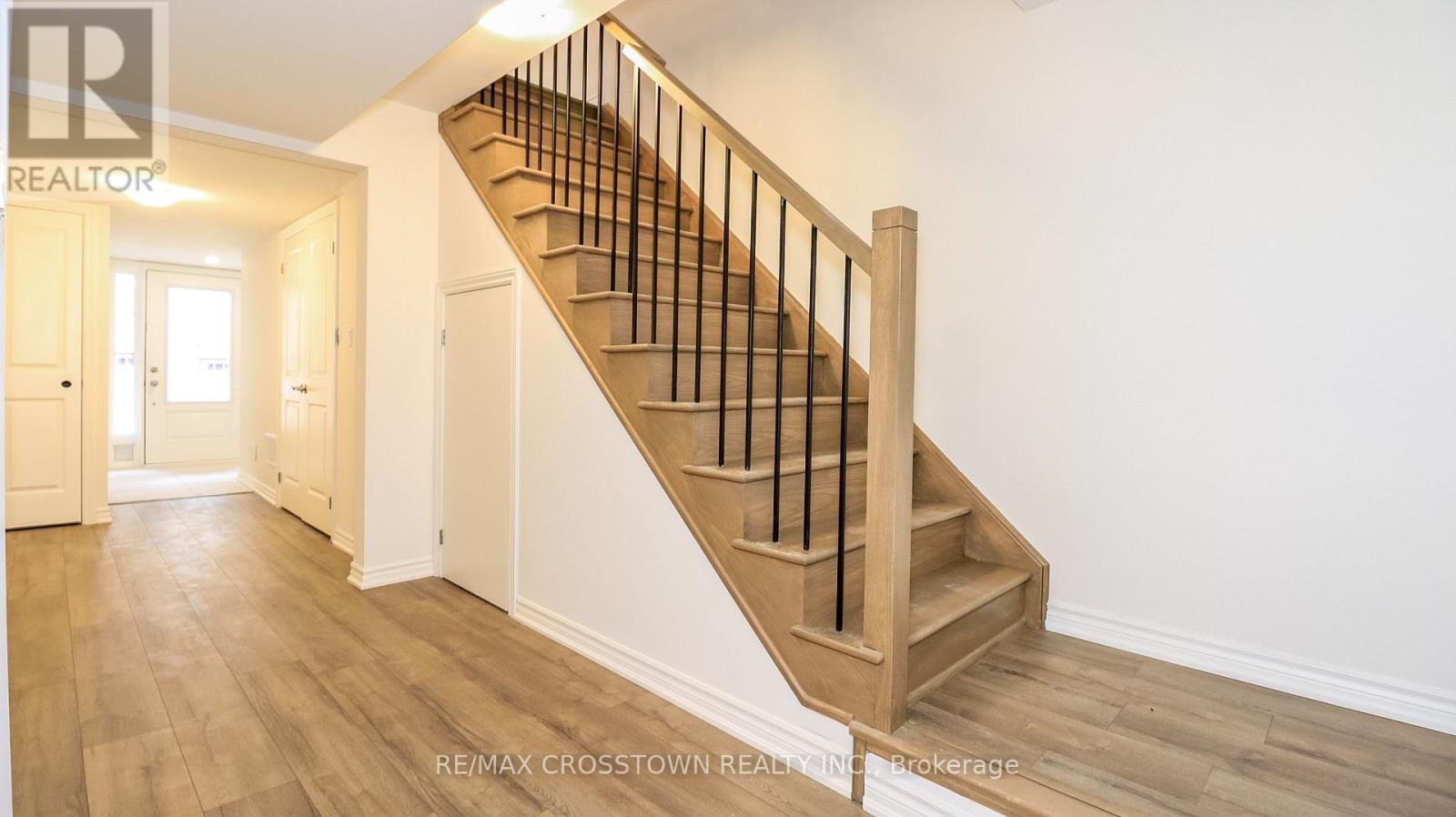 Unit 21 - 2023 Matteer Court, Innisfil, Ontario  L9S 4T9 - Photo 6 - N12575224