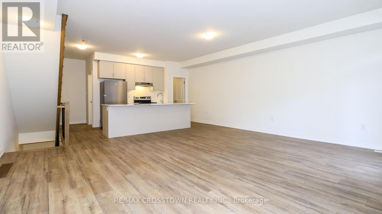 Unit 21 - 2023 Matteer Court, Innisfil, Ontario  L9S 4T9 - Photo 8 - N12575224