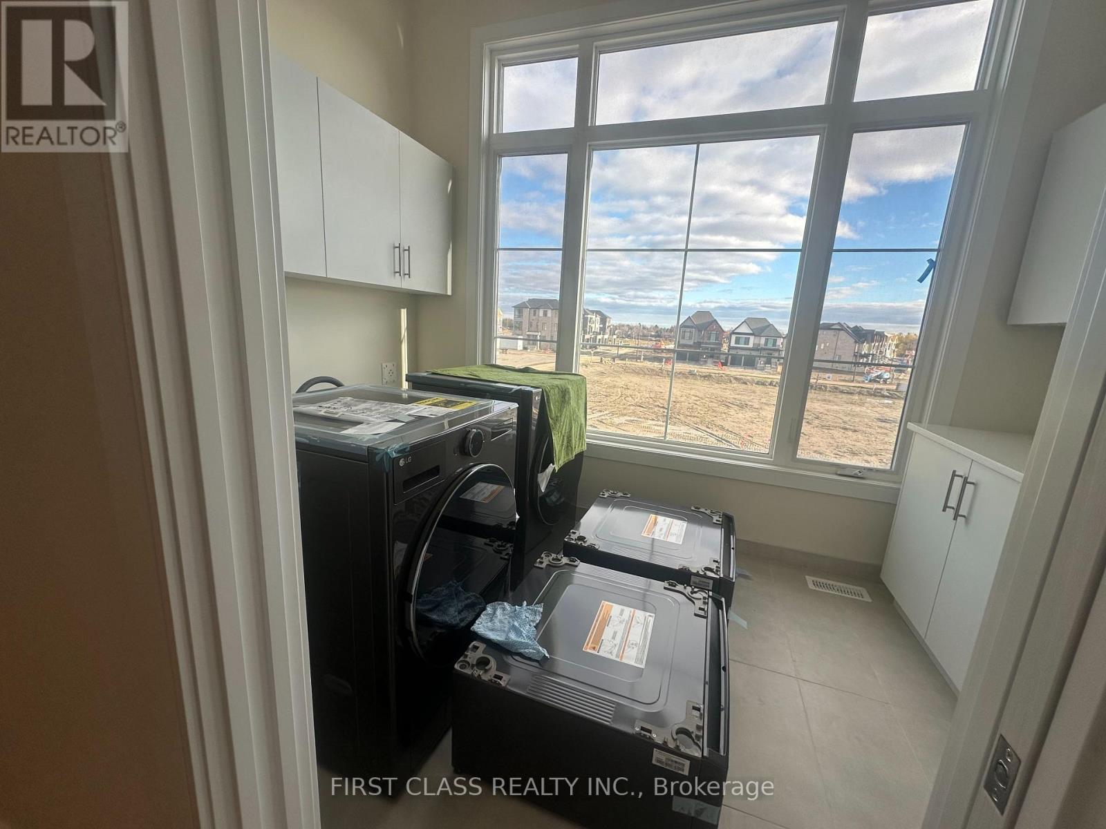 8 Balance Crescent, Markham, Ontario  L6C 3R4 - Photo 11 - N12575260