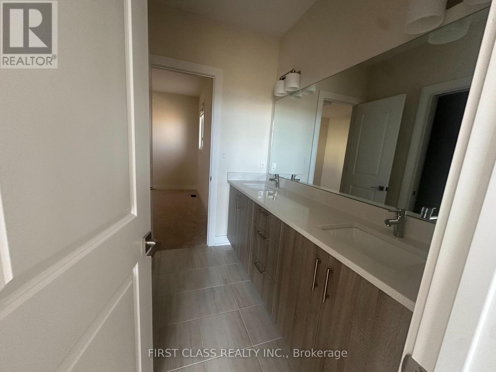 8 Balance Crescent, Markham, Ontario  L6C 3R4 - Photo 13 - N12575260