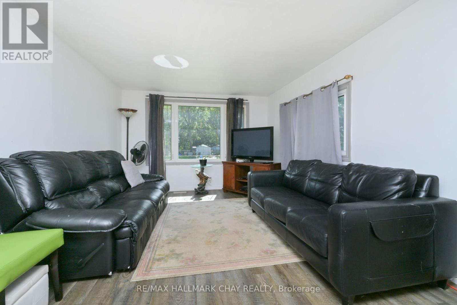 32 Shamrock Crescent, Essa, Ontario  L3W 0A5 - Photo 10 - N12575262