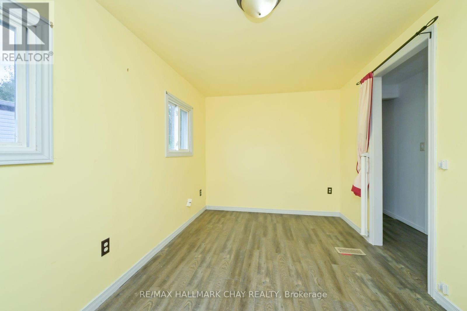 32 Shamrock Crescent, Essa, Ontario  L3W 0A5 - Photo 13 - N12575262