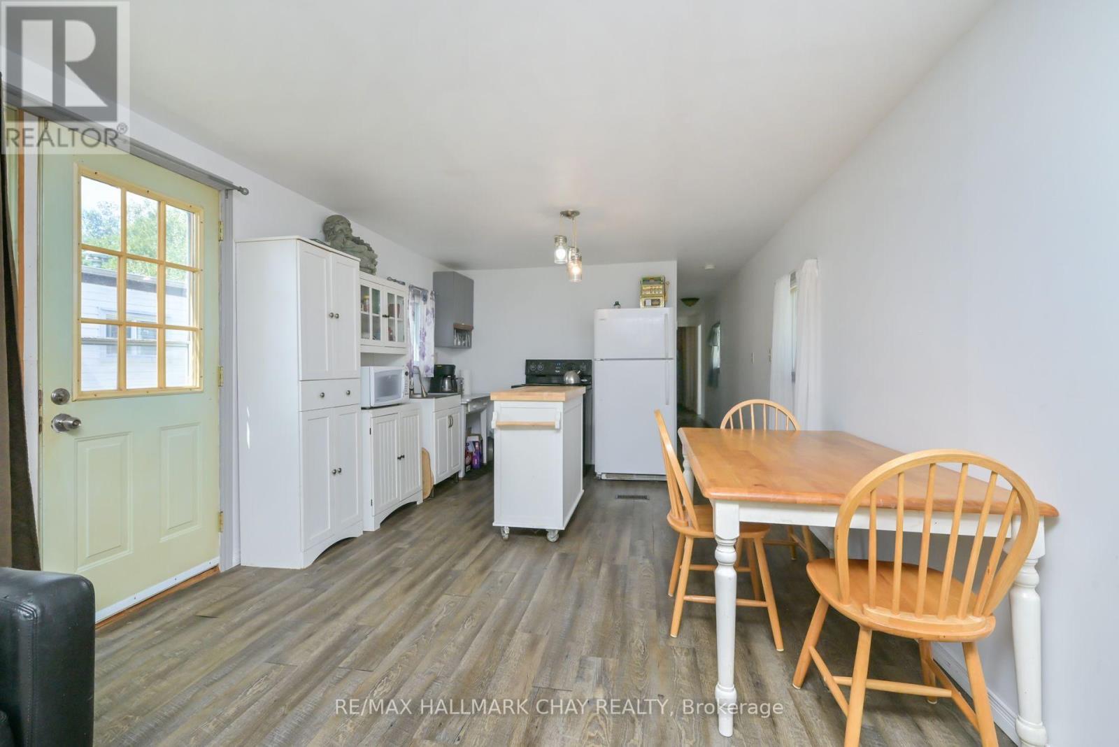 32 Shamrock Crescent, Essa, Ontario  L3W 0A5 - Photo 8 - N12575262