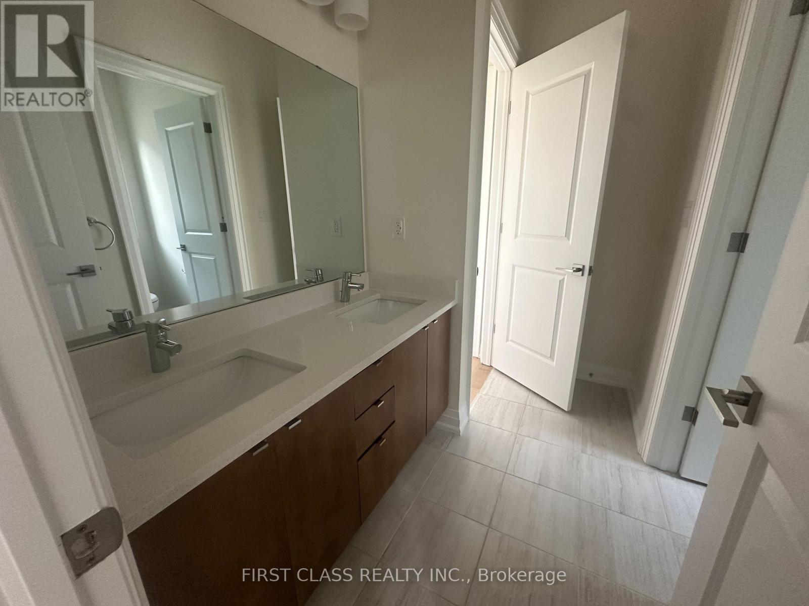 410 York Downs Boulevard, Markham, Ontario  L6C 3R4 - Photo 17 - N12575282