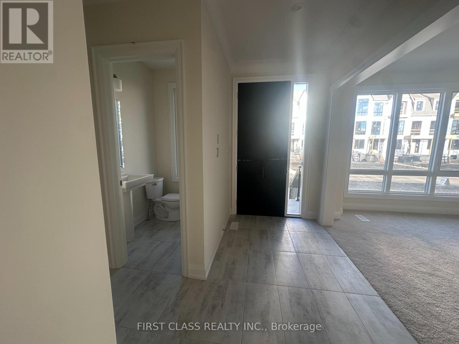 410 York Downs Boulevard, Markham, Ontario  L6C 3R4 - Photo 5 - N12575282