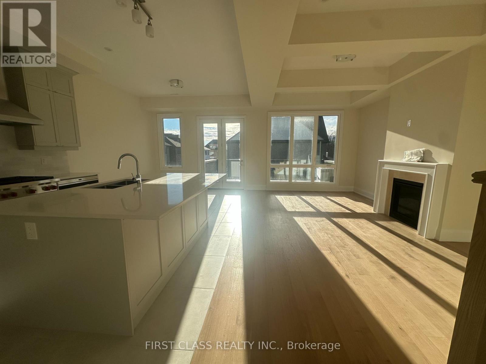 410 York Downs Boulevard, Markham, Ontario  L6C 3R4 - Photo 7 - N12575282