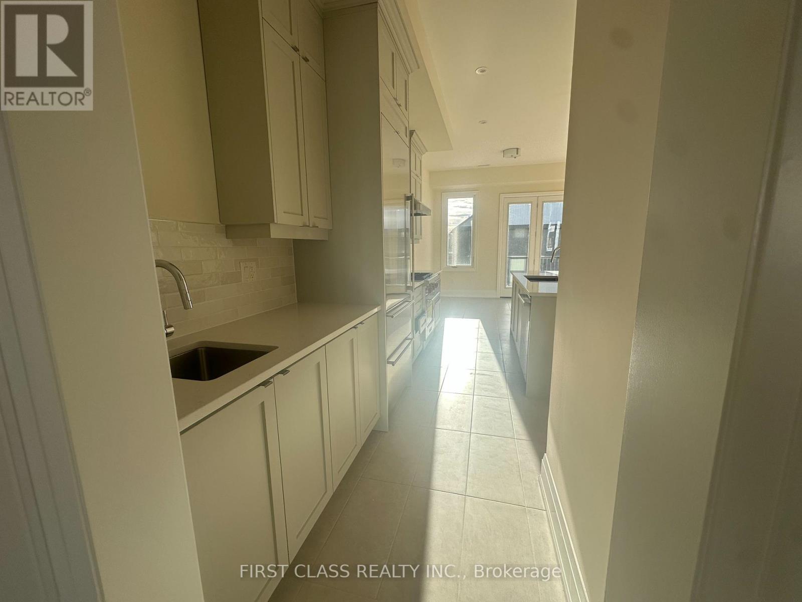 410 York Downs Boulevard, Markham, Ontario  L6C 3R4 - Photo 8 - N12575282