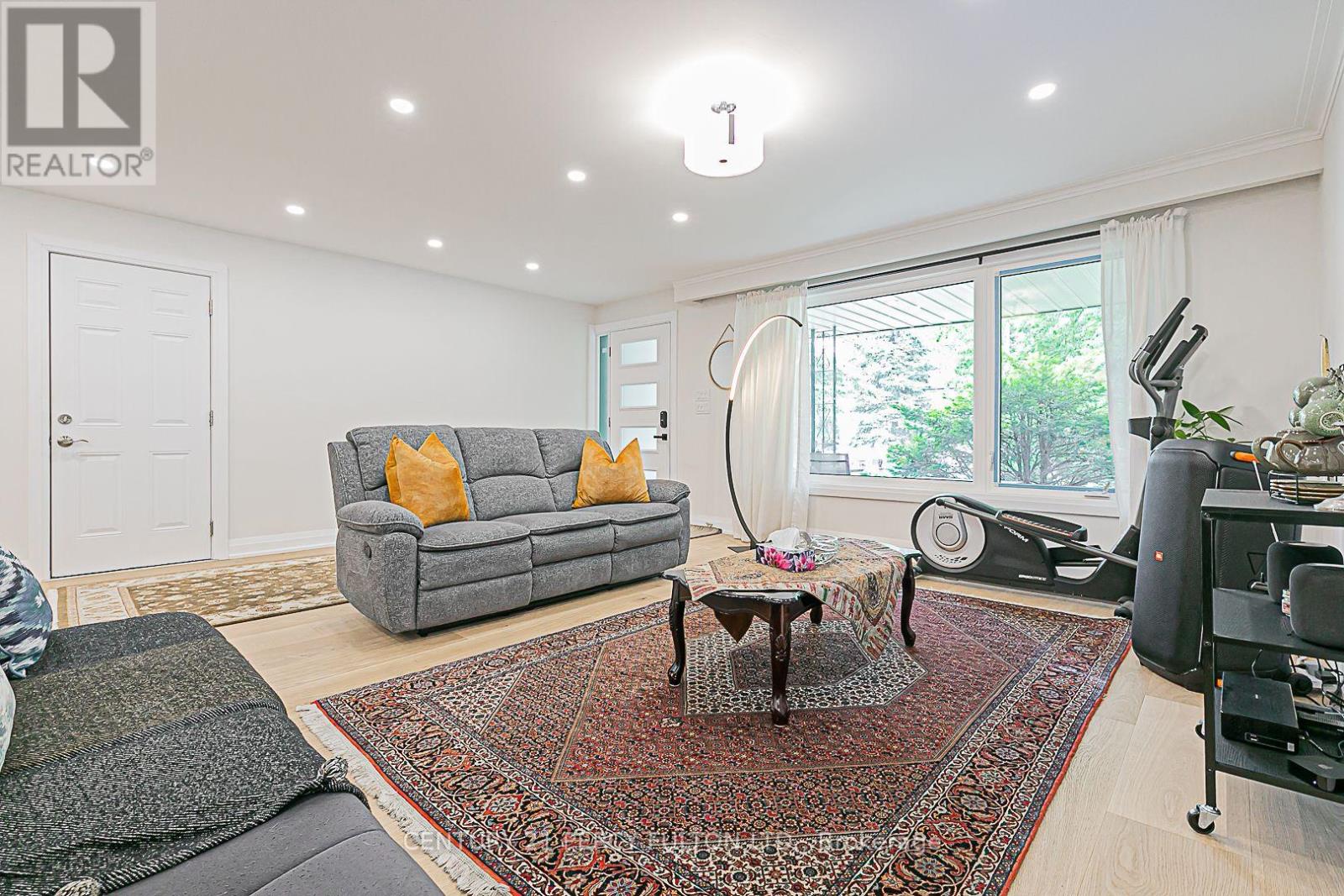 168 Ruggles Avenue, Richmond Hill, Ontario  L4C 1Y4 - Photo 8 - N12575314